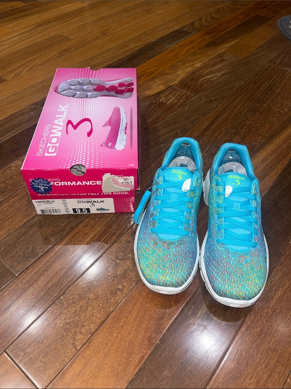 Skechers GOwalk Women’s Turquoise Multicolor Sneakers New In Box Size 9 1/2